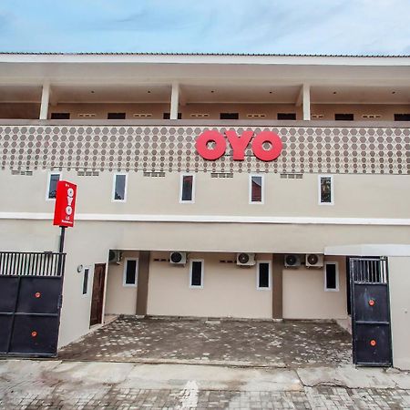 Super Oyo Capital O 134 Lg Residence Surabaya Luaran gambar