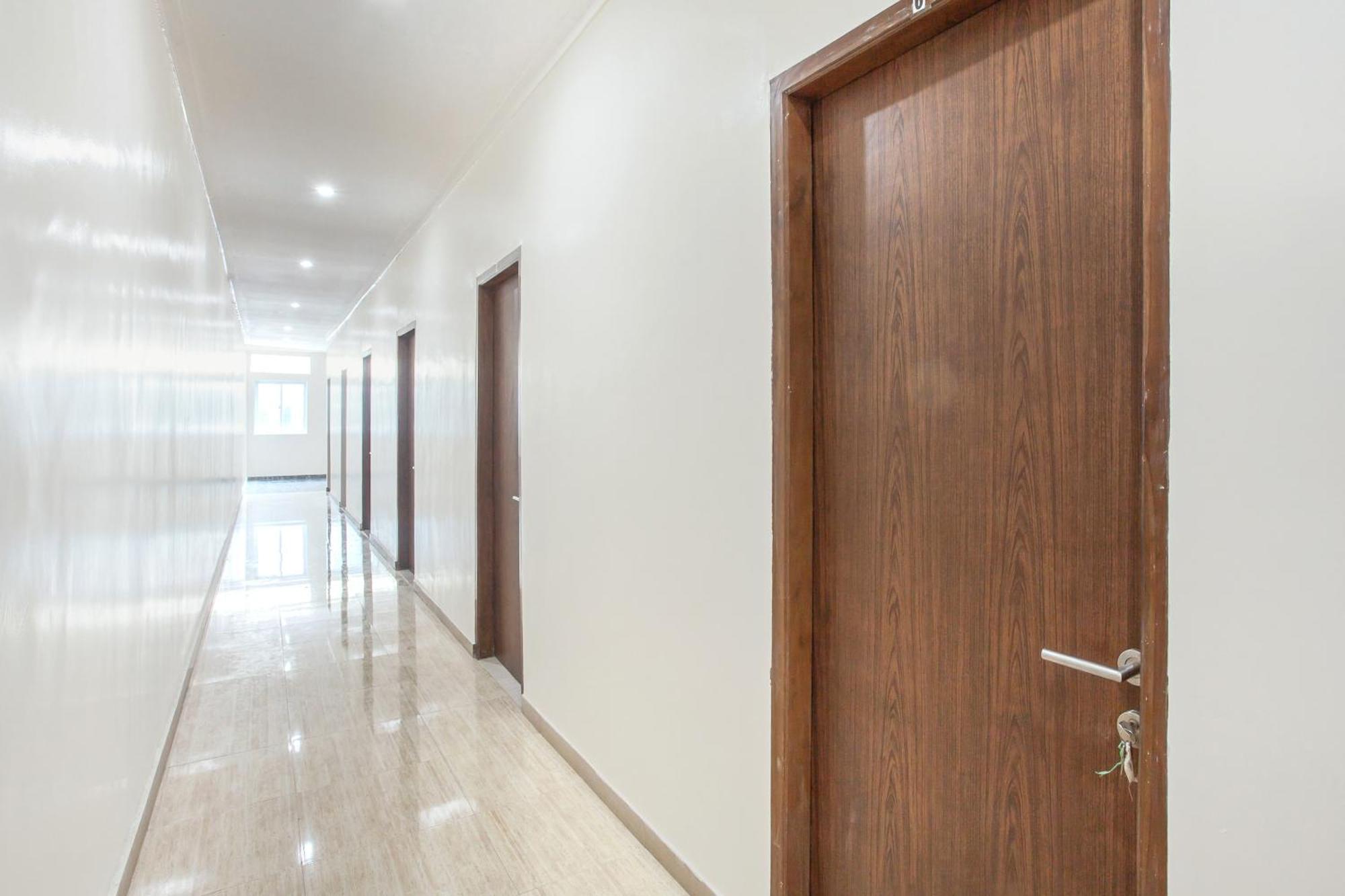 Super Oyo Capital O 134 Lg Residence Surabaya Luaran gambar